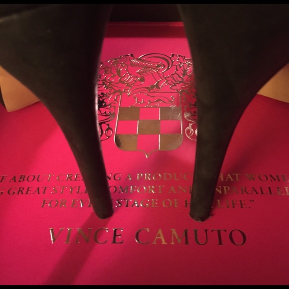 Vince Camuto glitz suede pumps - Picture 6 of 8